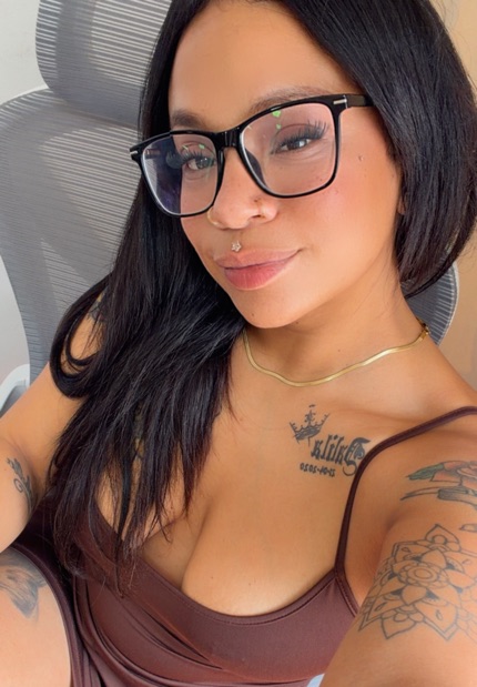 Ali, verified single from Venezuela, available for a live girl video call